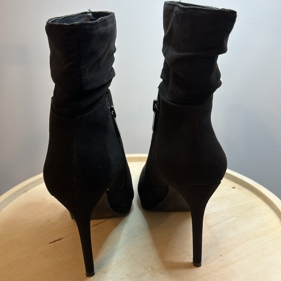 Jennifer Lopez Black Slouch Pointy Toe Ankle Bootie Size 6.5 - Picture 5 of 9